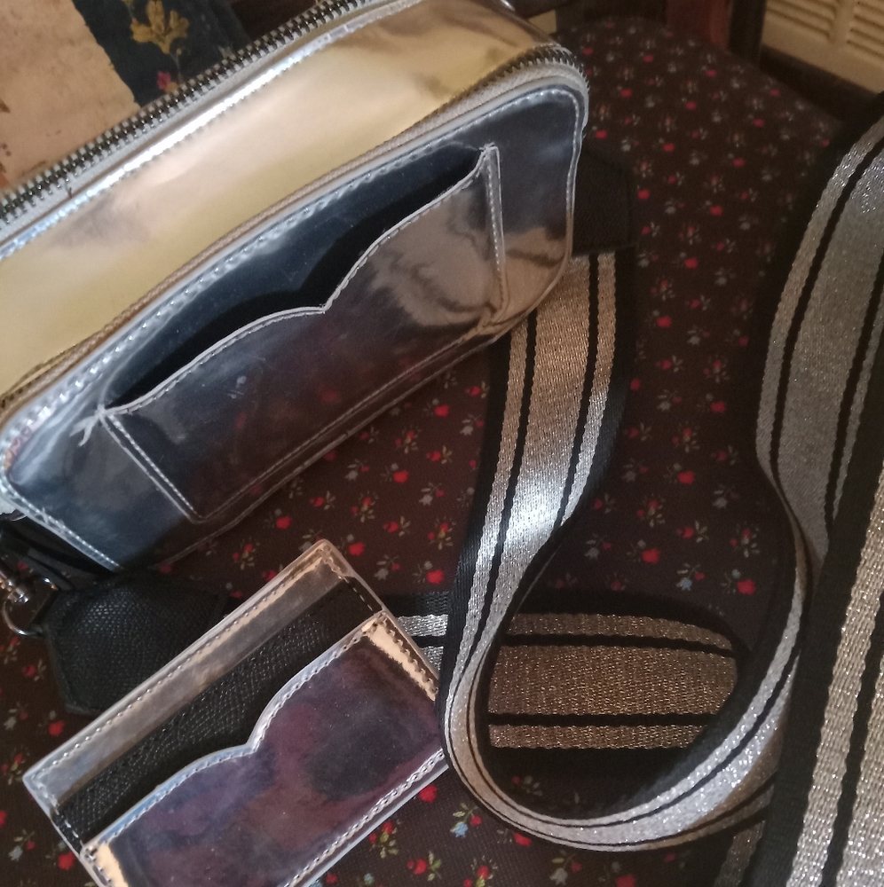 Purse - Picture 2 of 5